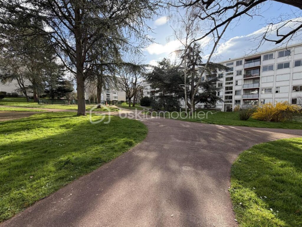 4 pièces – 67,8 m² – Balcon – Résidence Les Grandes Terres – Marly-le-Roi – 4 pièces – 2 chambres – 67 m²