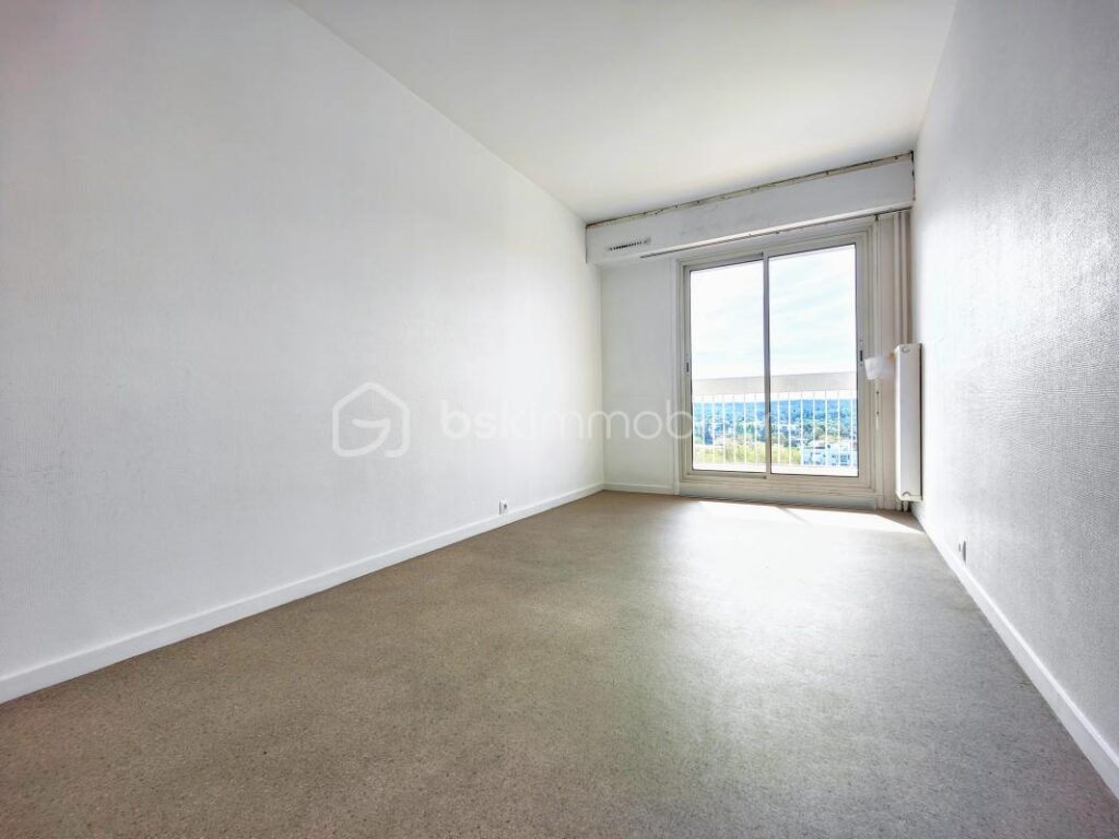 Appartement 98m2 – double balcon cave 2 pl parking – 5 pièces – 3 chambres – 96 m²