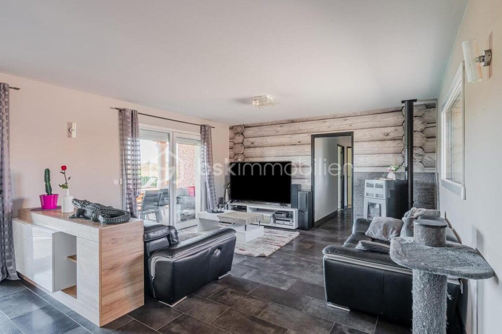 RARE MAISON PLAIN PIED DOUBLE GARAGE PISCINE SPA ET HAMMAM – 7 pièces – 4 chambres – 190 m²