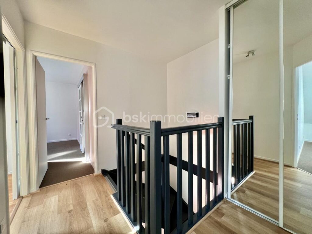 T4 en duplex avec 3 chambres lumineux de 96 m2 – 4 pièces – 3 chambres – 95 m²