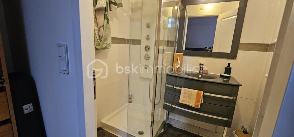 LOCATION T4 Traversant 101M² – Dernier étage – 2 balcons sans vis-à-vis – Quartier des Amoureux à Nîmes – 4 pièces – 3 chambres – 101 m²