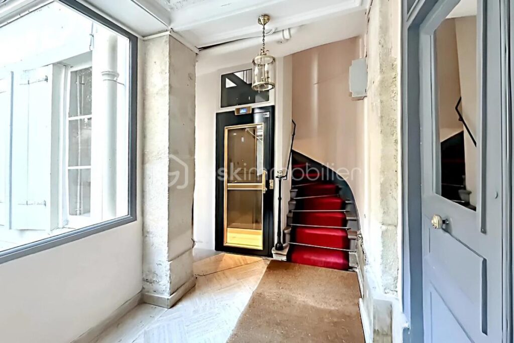Appartement traversant au dernier étage avec ascenseur – 2 pièces – 1 chambre – 37 m²