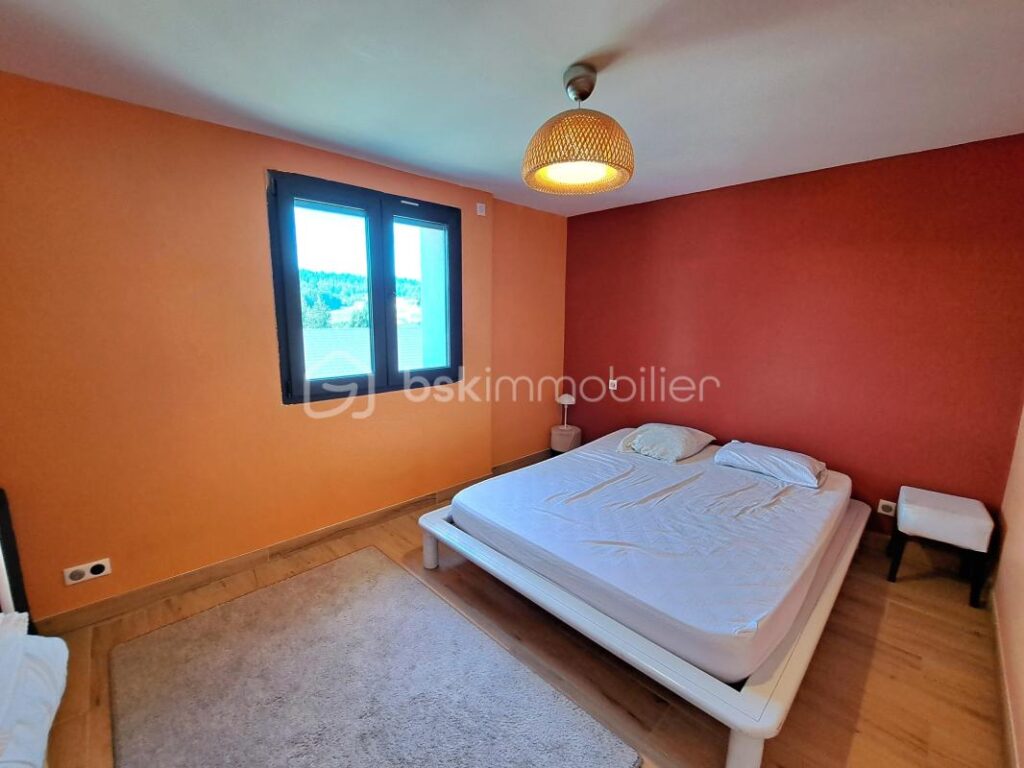 Maison récente de type 6 avec vue dégagée sur belle parcelle de 650 m² – Secteur de la Caronnée – 6 pièces – 4 chambres – 155 m²