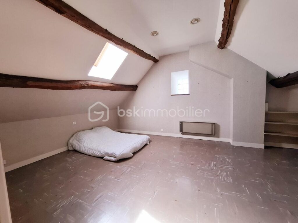 JOLIE MAISON EN PIERRE PRIX NEGOCIABLE – 4 pièces – 2 chambres – 91 m²