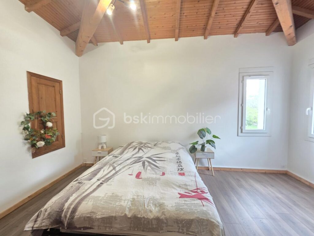 MAISON MONCAUT- 4 CHAMBRES-PISCINE- GARAGE – TERRAIN 3 HECTARES – 5 pièces – 4 chambres – 164 m²