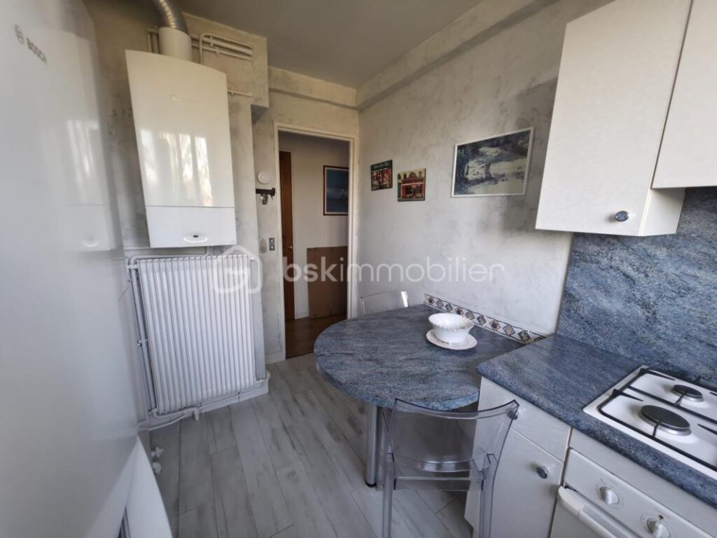 À VENDRE – T2 lumineux avec balcon, potentiel T3, cave et parking – 2 pièces – 1 chambre – 50 m²
