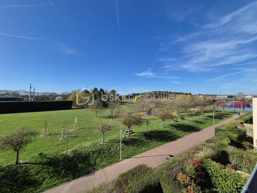 Charmant appartement en dernier étage à Courcouronnes Centre avec terrasse !!! – 3 pièces – 1 chambre – 60 m²