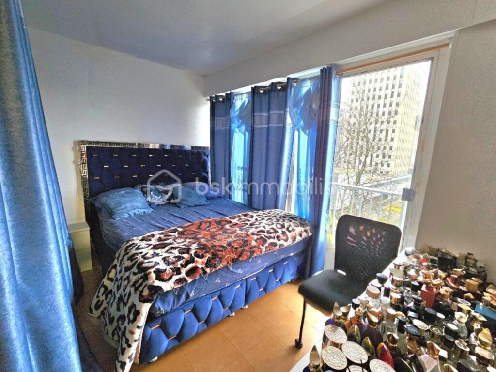 Appartement F4 82m² 3 chambres grand balcon 30m² triple exposition cave parking – 4 pièces – 3 chambres – 82 m²