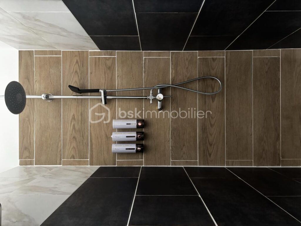 Maison plain-pied 108 m² avec studio indépendant sur un terrain de 760 m² – 5 pièces – 4 chambres – 108 m²