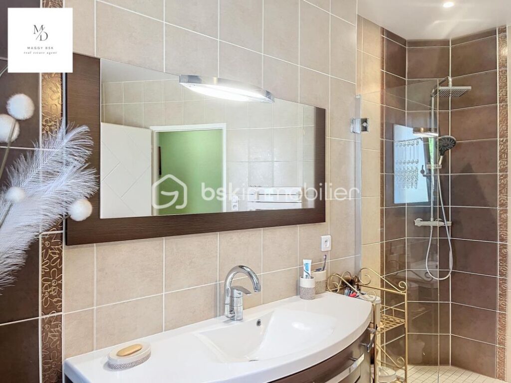 Bien d’exception haute gamme, à visiter sans tarder, coup de cœur assuré! – 9 pièces – 4 chambres – 178 m²