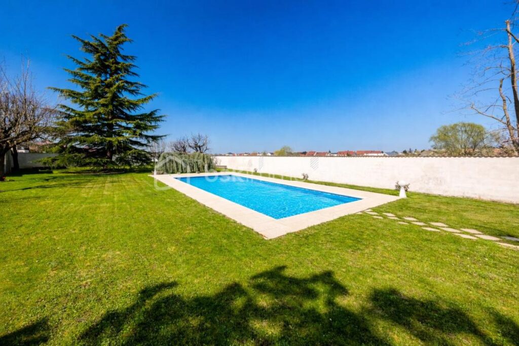 Charmante maison avec piscine à vendre – Idéalement située ! – 5 pièces – 4 chambres – 120 m²