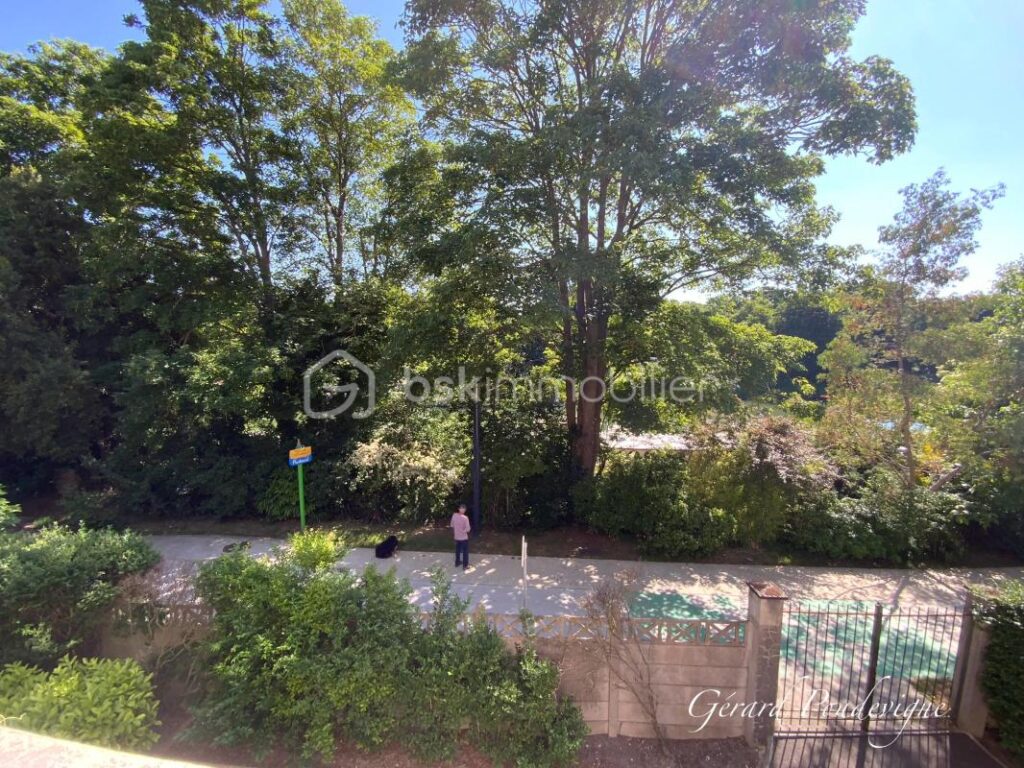 Le Port-Marly- Rue de Paris- Au calme- Prêt à habiter- – 4 pièces – 3 chambres – 62 m²