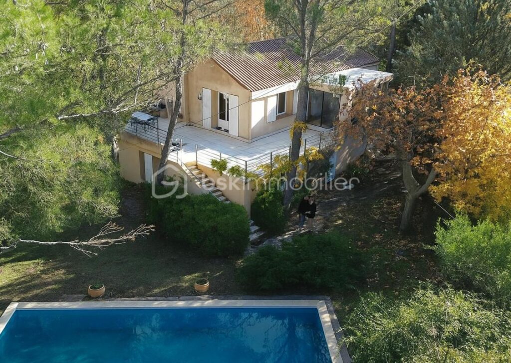 Ventabren – 168m2 de charme et d’authenticité – 6 pièces – 5 chambres – 168 m²