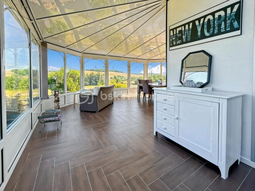 Maison familiale avec 5 chambres, véranda, jardin et prestations modernes – Proche gare de Sens – 7 pièces – 5 chambres – 179 m²