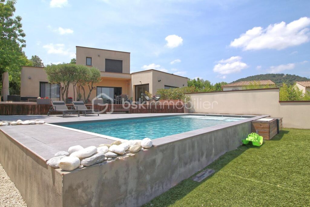 Villa contemporaine 165 M² – 6 pièces – 4 chambres – 165 m²