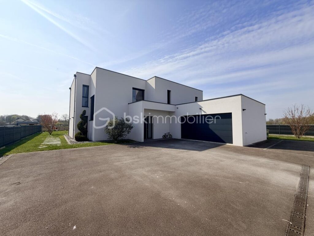 Sublime villa avec piscine à proximité de Troyes – 6 pièces – 4 chambres – 273 m²