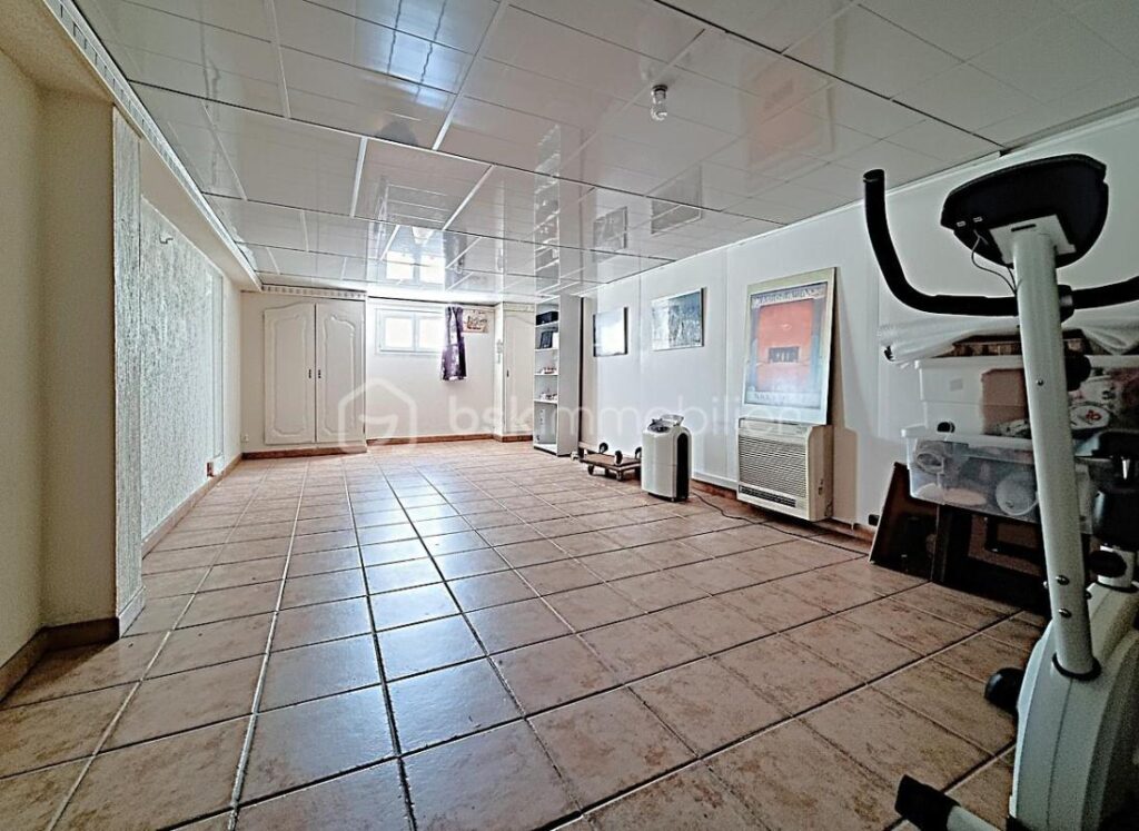 MAISON avec sous-sol total et piscine – 5 pièces – 4 chambres – 126 m²