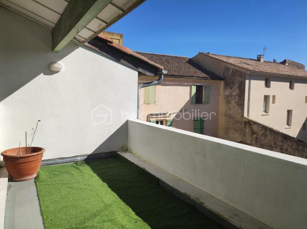 Appartement T3 de 68m² – Balcon avec vue dégagée – Cour privée – 3 pièces – 2 chambres – 68 m²