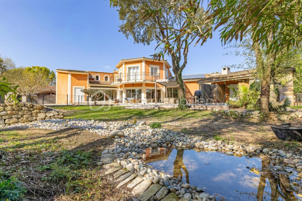 Propriété d’exception 337 m² – 5 dépendances – Revenus locatifs – DPE A – 9 pièces – 8 chambres – 337 m²