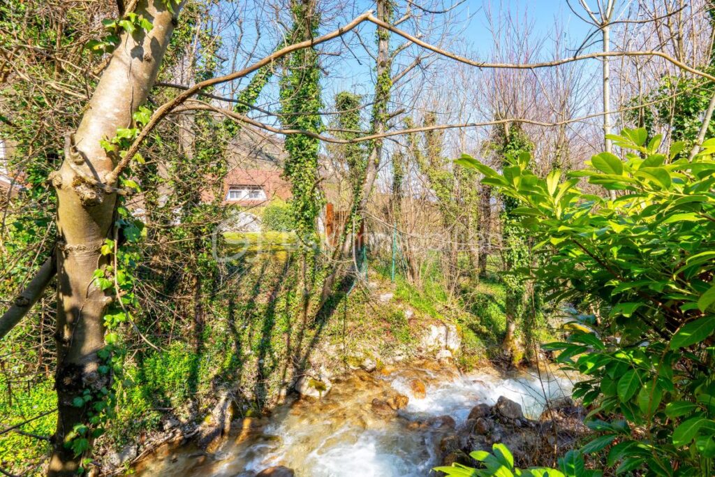 Maison de caractère de 170m2 sur un terrain de 2370m2 – 6 pièces – 4 chambres – 168 m²