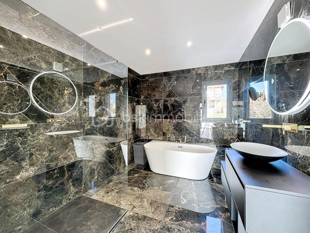 *** SUBLIME VILLA CONTEMPORAINE DE 198M2, AVEC PISCINE ET GARAGE *** – 6 pièces – 4 chambres – 198 m²