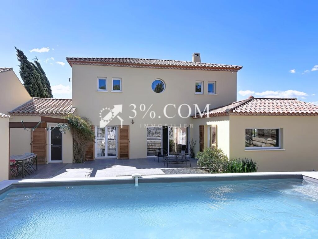 Villa contemporaine d&rsquo;architecte – 7 pièces dans un cadre na – 7 pièces – 4 chambres – 157 m²