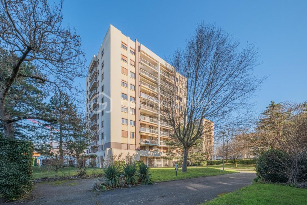 T4 89 m2 spacieux avec balcon – Copro sécurisée Grenoble – 4 pièces – 3 chambres – 90 m²