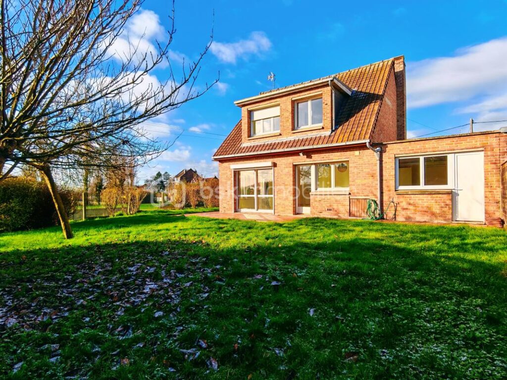 MAISON INDIVIDUELLE / LUMINEUSE +++ / 2 CHAMBRES POSSIBLE 3 / TERRAIN 567 M2 / JARDIN / VUE SUR LES CHAMPS – 4 pièces – 3 chambres – 110 m²