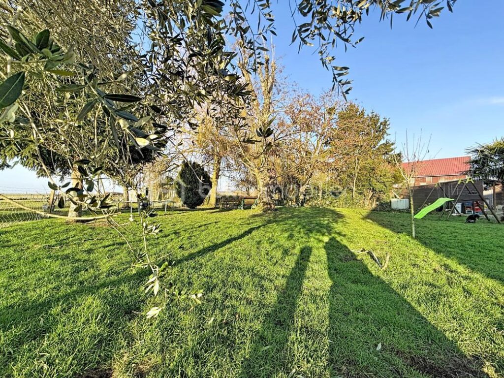 Maison Briarde de Caractère • 173 m² habitables • 2 200 m² de terrain • Entièrement rénovée – 7 pièces – 5 chambres – 173 m²