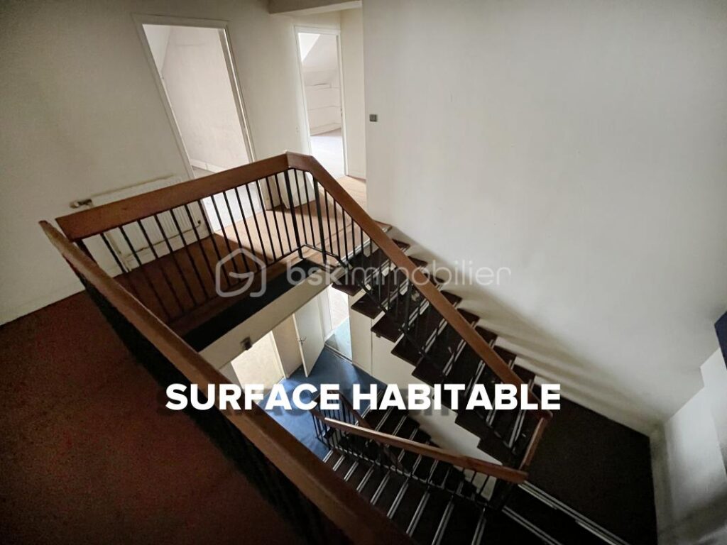 Douai hypercentre, immeuble mixte de 646 m2 (4 niveaux + caves) comprenant un local commercial, des bureaux et une surface habitable – 21 pièces – NR chambres – 646 m²