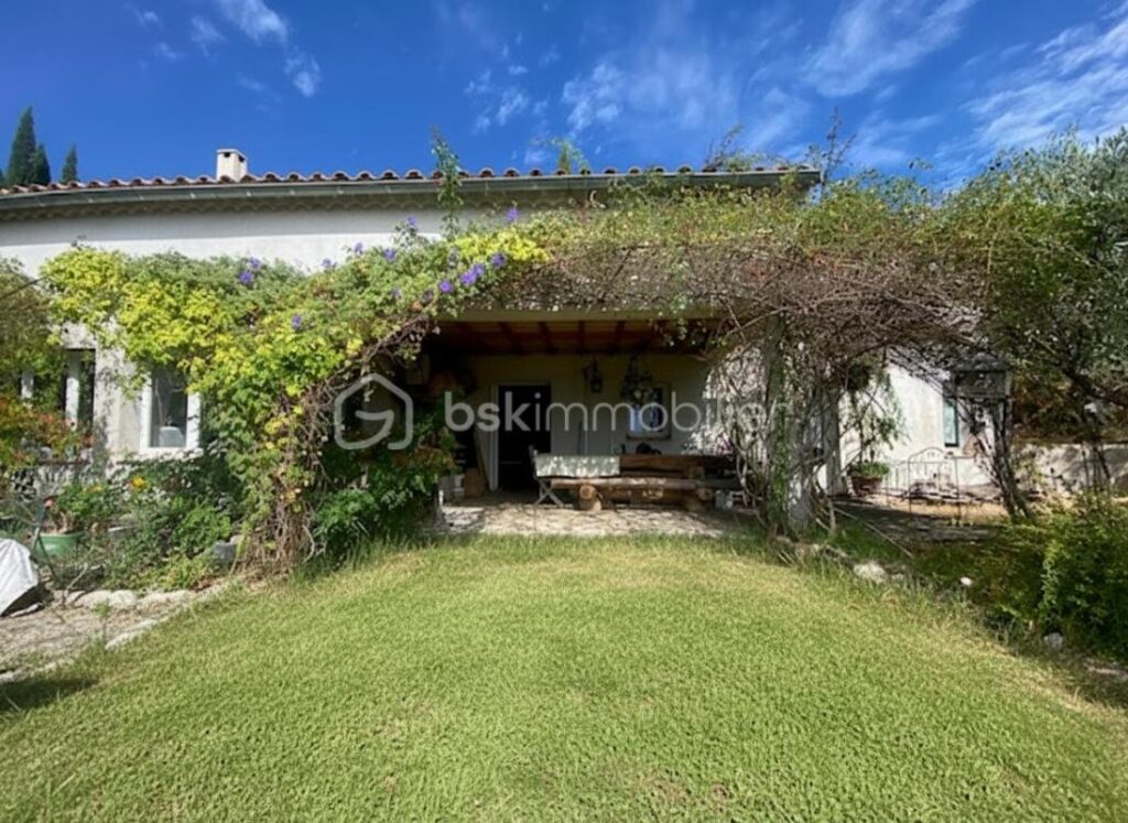 Seillans- Authentique maison de campagne, conforme moderne et panorama d’exception – 5 pièces – 4 chambres – 167 m²