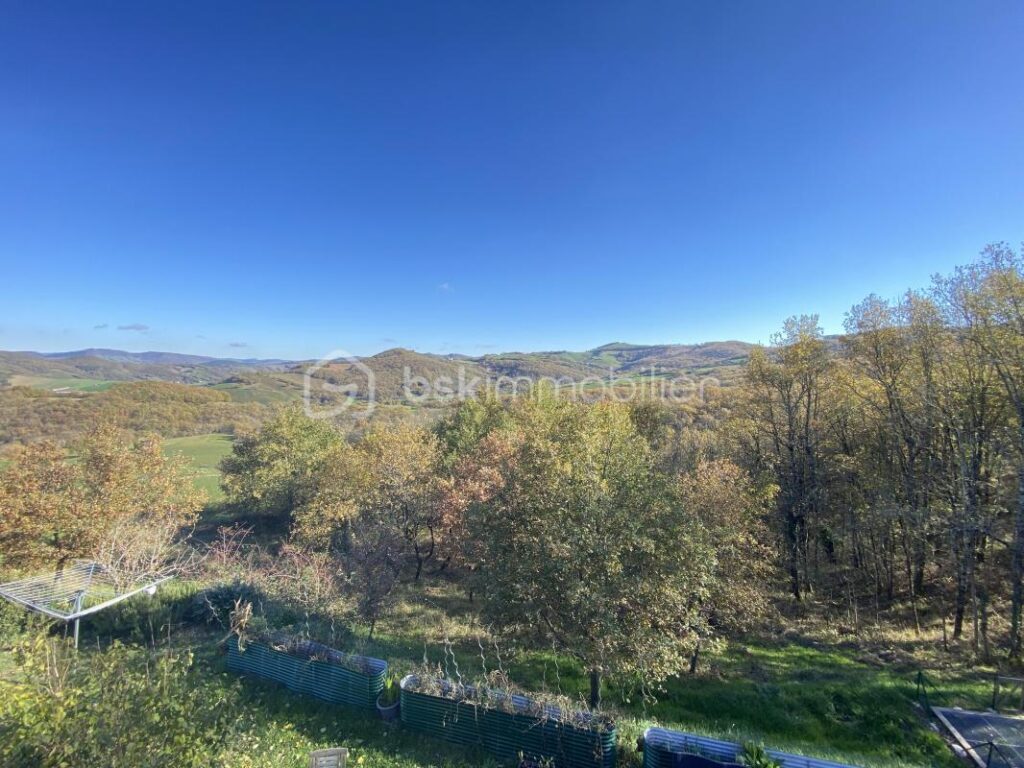 Charme, nature & autonomie – 147 m² + grange – Sud Aveyron – 5 pièces – 3 chambres – 147 m²