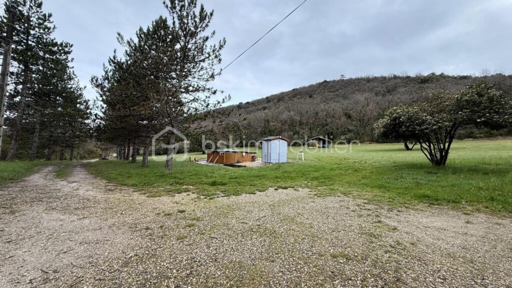 Maison de caractère 104 m² – Terrain 17,5 ha – Les Tourrettes (26740) – 4 pièces – 2 chambres – 104 m²