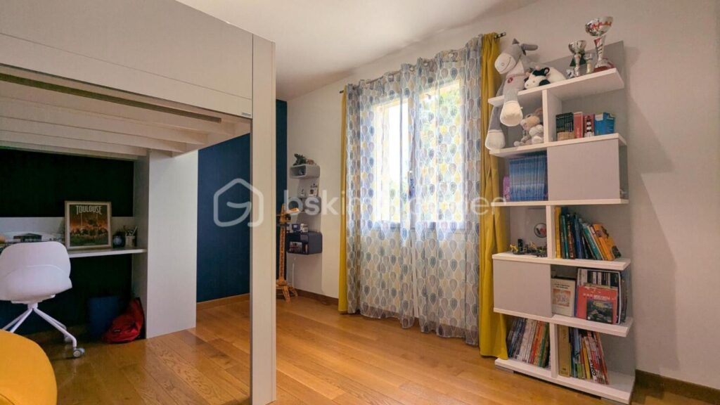 Élégante maison familiale avec piscine 220 m2 – vue imprenable – 8 pièces – 5 chambres – 220 m²