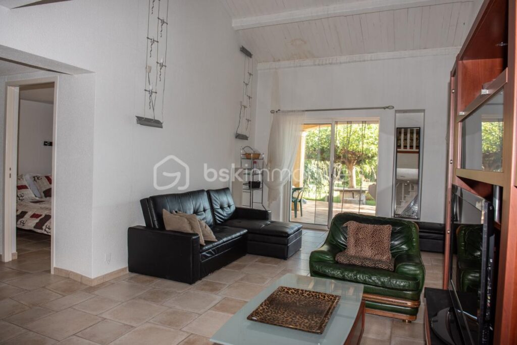 Villa, Gîte & 900 m² de Hangars à aménager – 16 pièces – 7 chambres – 340 m²