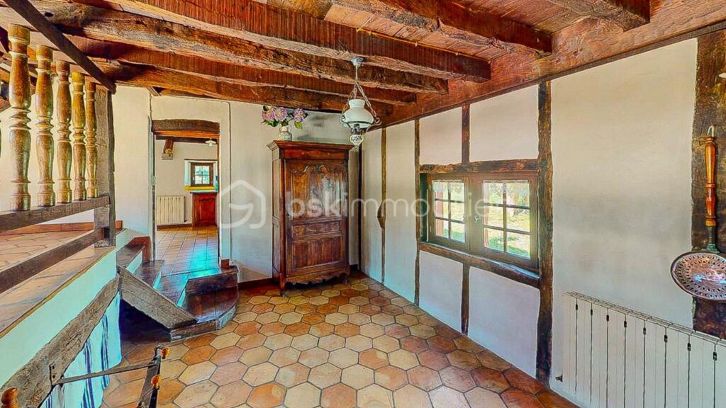 Ancien moulin sur un terrain plat de 8023m² proche du centre ville d’Hasparren ! – 6 pièces – 4 chambres – 128 m²