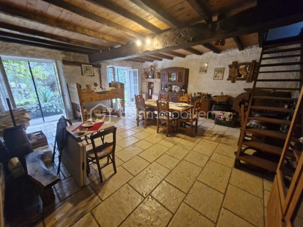 Charmante maison longère de 350m2 à Port-Sainte-Foy-et-Ponchapt – 15 pièces – 8 chambres – 350 m²