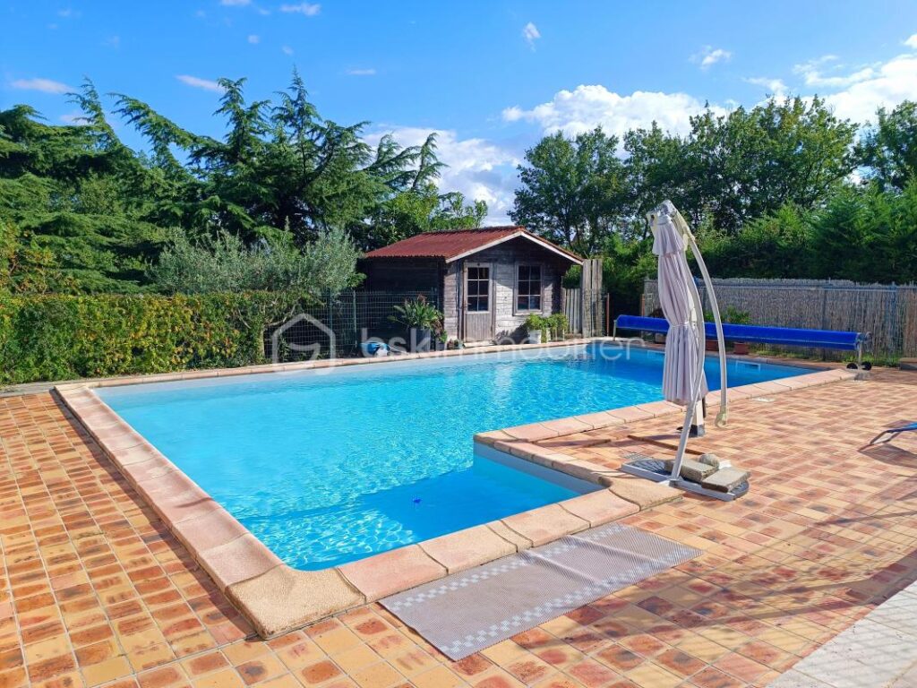 Magnifique Maison avec Vue sur Condom : Garage, Piscine et Jacuzzi – 6 pièces – 4 chambres – 190 m²