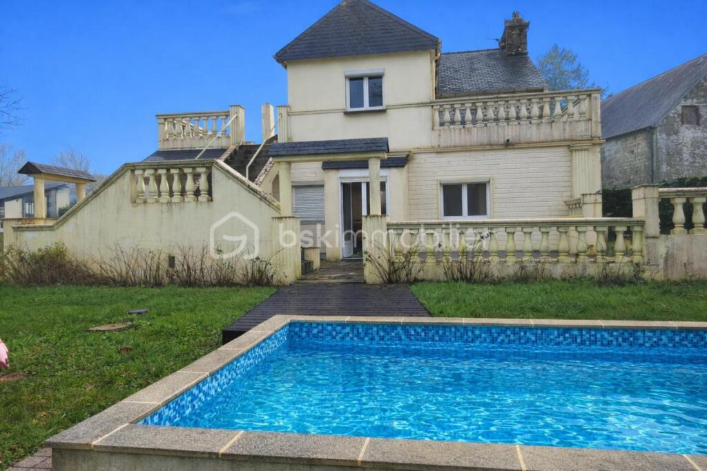 PROCHE VILLEDIEU-LES-POÊLES & A84 – MAISON DE STANDING AVEC PISCINE – 5 pièces – 4 chambres – 140 m²