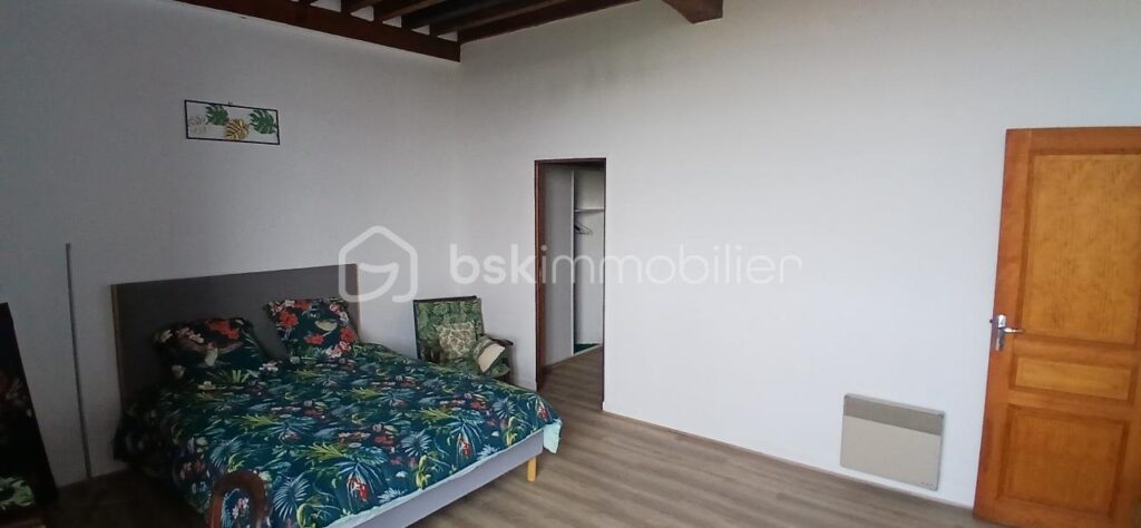 Maison Tour Historique – 4 pièces – 3 chambres – 120 m²