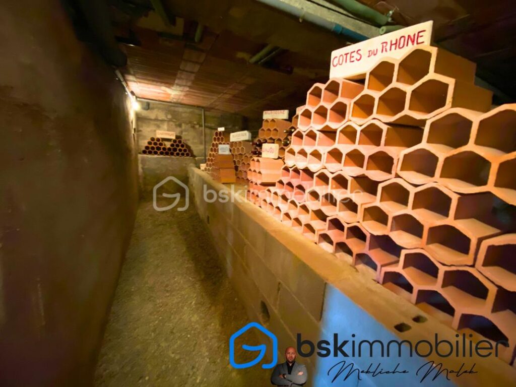 Maison d’Exception à Saint-Privat-des-Vieux – 7 pièces – 4 chambres – 175 m²