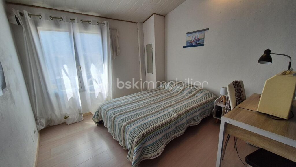 A VENDRE MAISON 3 FACES DE 131M² SUR TERRAIN DE 336M² A CERET – TROIS CHAMBRES – GARAGE – CLIMATISATION REVERSIBLE – VUE SUR LE VALLESPIR – AUCUN VIS A VIS – GARAGE – 6 pièces – 3 chambres – 131 m²