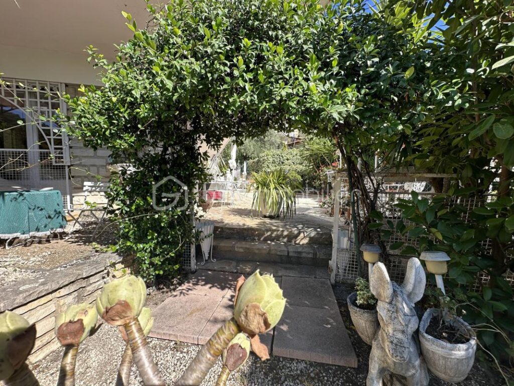 Villa 208 m2 – Vue Rade De TOULON – 7 pièces – 5 chambres – 208 m²