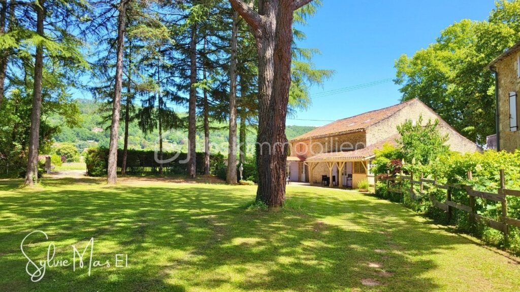 Maison et gîte 15 pièces – 2 piscines Parc arboré – 15 pièces – 9 chambres – 520 m²