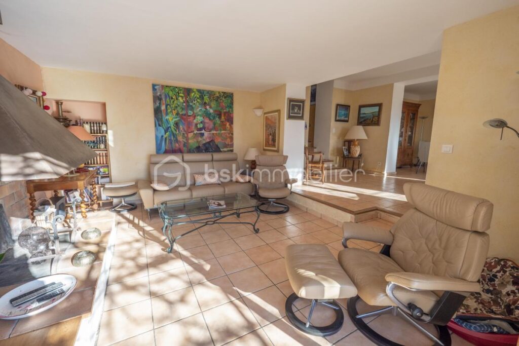 À Vendre – Villa d’Exception au Faron avec Vue Panoramique sur la Rade de Toulon – 6 pièces – 5 chambres – 200 m²