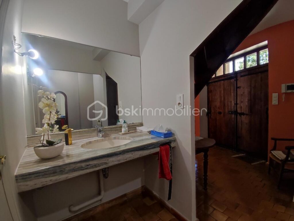 Villa d’architecte avec piscine, garage et plus de 16000km de terrain – 5 pièces – 3 chambres – 150 m²