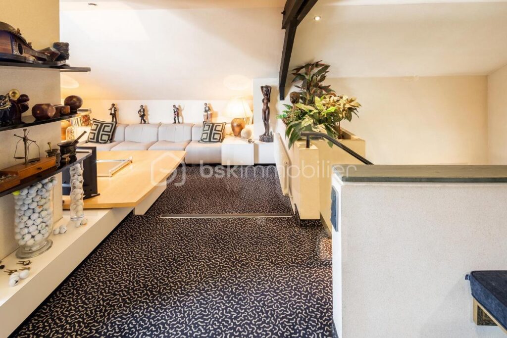 Profitez du luxe paisible d’une maison d’architecte au cœur de Lourdes – 8 pièces – 5 chambres – 310 m²