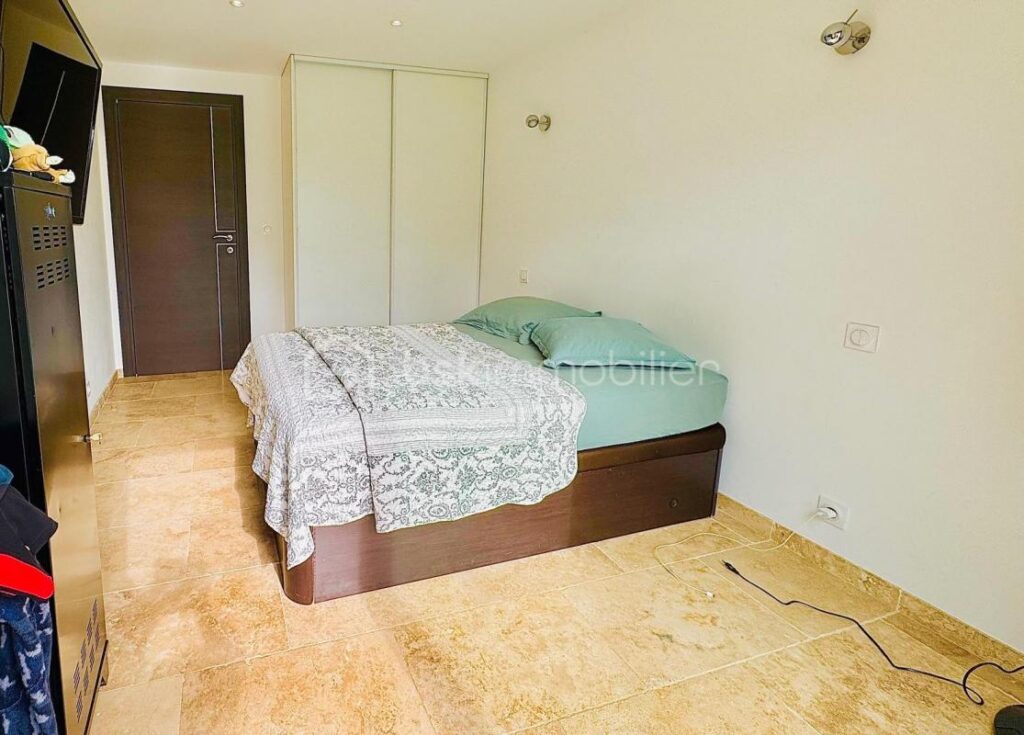 Propriété d’exception de 300m2 – Parc du LUBERON – Corbières en Provence – 10 pièces – 6 chambres – 301 m²