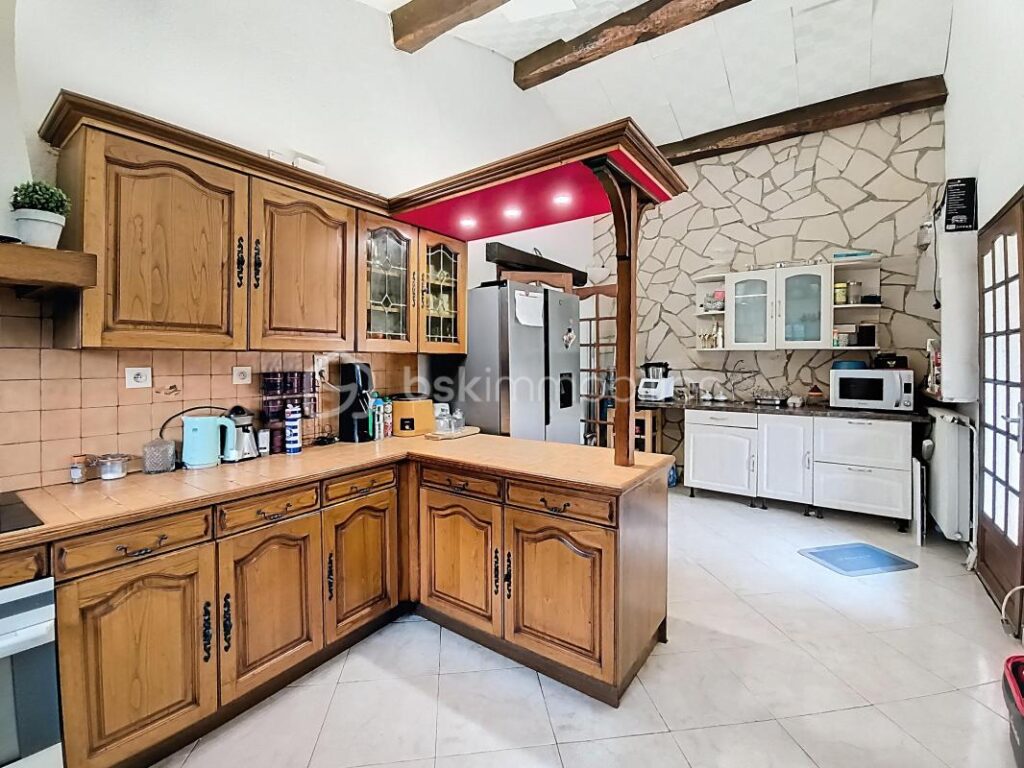 Grande maison familiale de 287 m² avec jardin, piscine et garage – Bédarieux – 11 pièces – 4 chambres – 287 m²