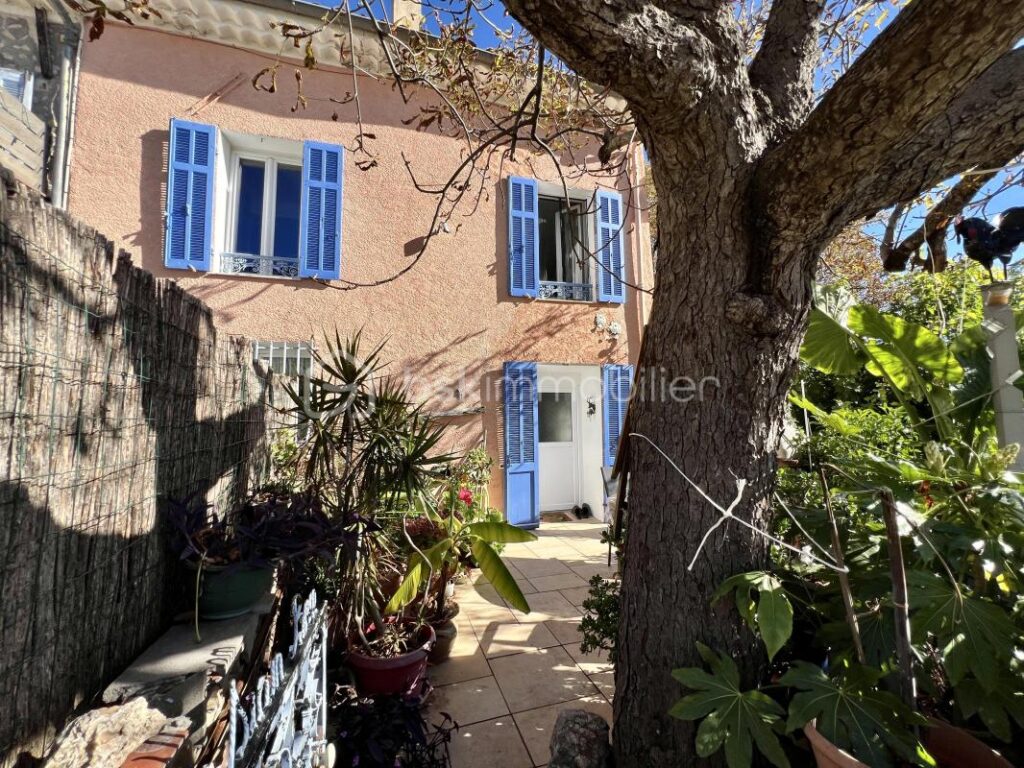 Vente maison de ville – 4 pièces avec terrasse – 4 pièces – 3 chambres – 78 m²